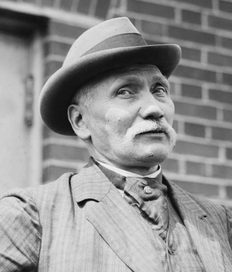 Přečtete si více ze článku Legendární podvodník zabavil městskou kasu a odešel, radnici mu pohlídali vojáci