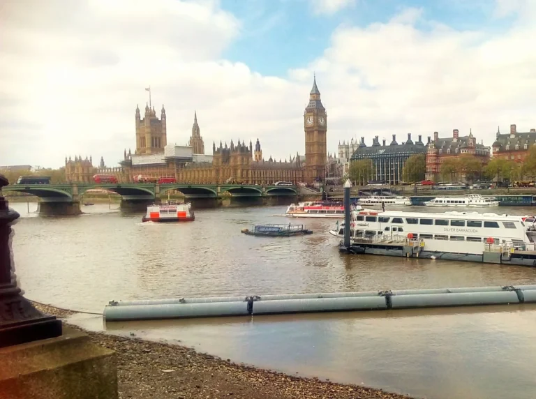 Přečtete si více ze článku Pozor při cestách do Británie: platné povolení ETA musíte prokázat už na letišti v ČR