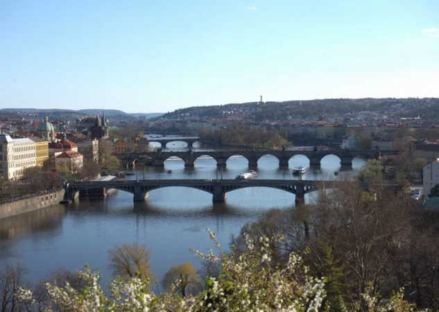 Prasátka do vesmíru? Meteosatelit po ránu zaznamenává záhadný záblek z Prahy